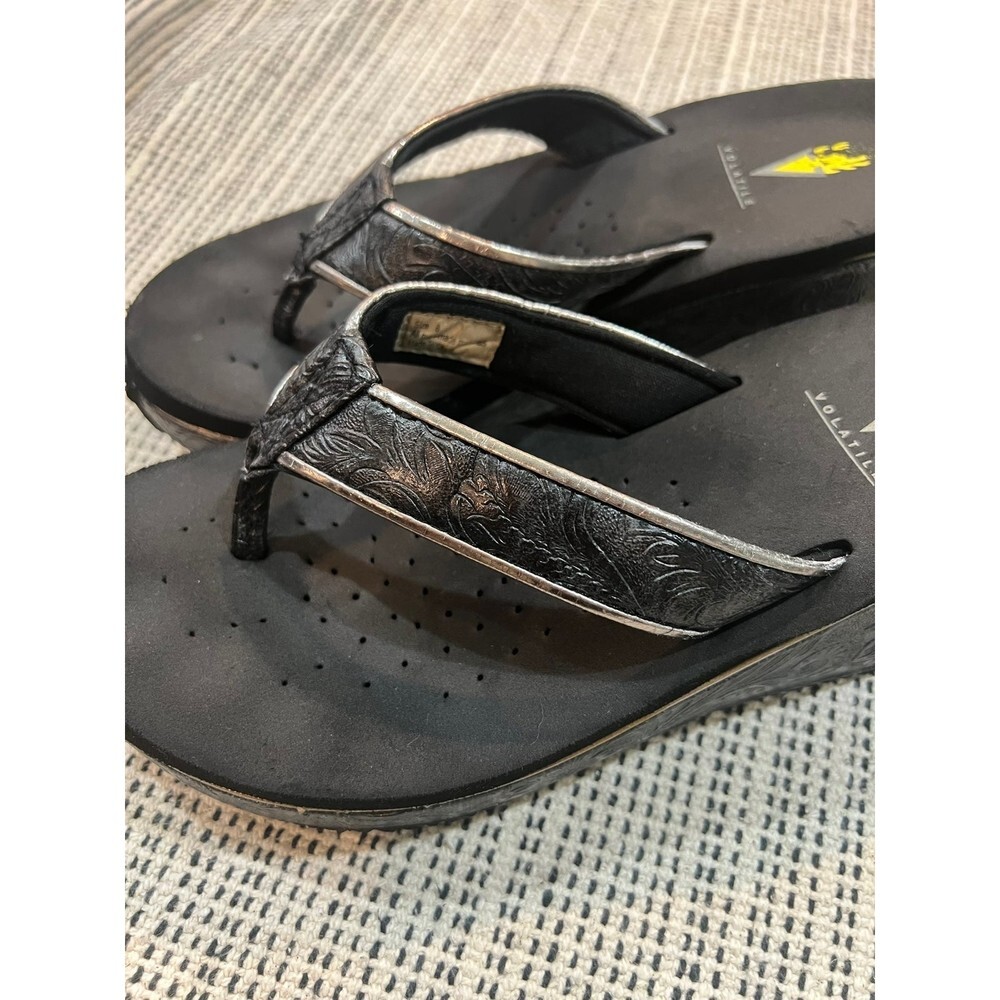 Volatile black 3ed flowers Women's Wedge Sandal size 8 - Picture 7 of 11